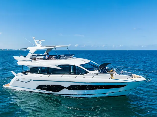 DONE DEAL | Sunseeker Manhattan 68 — 1 / 54