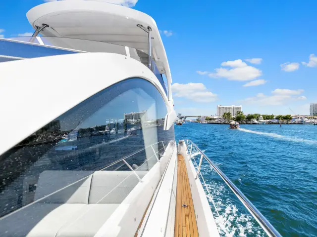 DONE DEAL | Sunseeker Manhattan 68 — 44 / 54