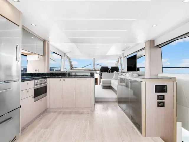DONE DEAL | Sunseeker Manhattan 68 — 29 / 54
