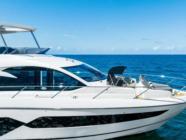 DONE DEAL | Sunseeker Manhattan 68 — 7 / 54