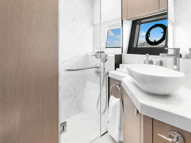 DONE DEAL | Sunseeker Manhattan 68 — 22 / 54