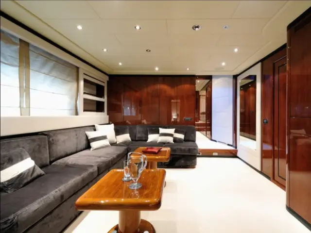 MY Lady B I Mangusta 108  — 32 / 35