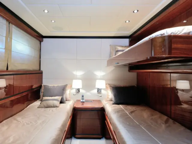 MY Lady B I Mangusta 108  — 27 / 35