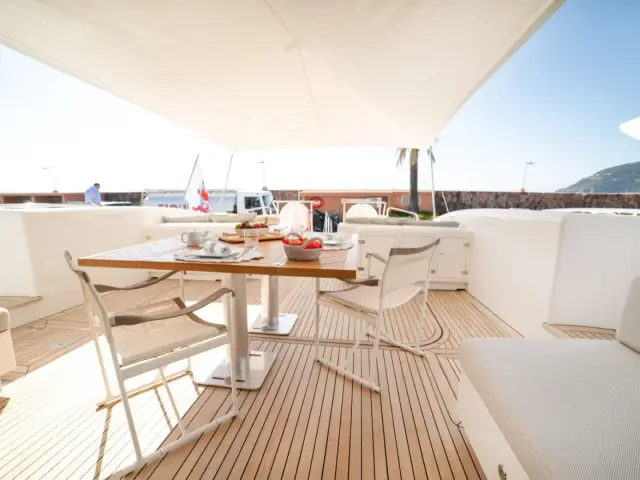 MY Lady B I Mangusta 108  — 22 / 35