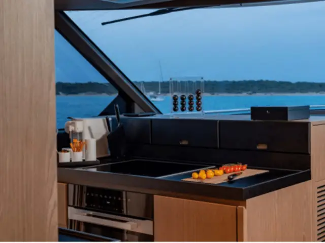 SOUL | Azimut Magellano 66  — 28 / 42