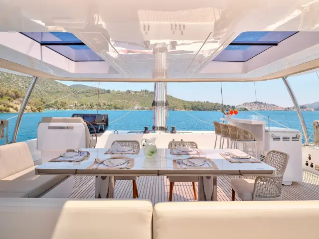 GENNY | Sunreef 80  — 50 / 94