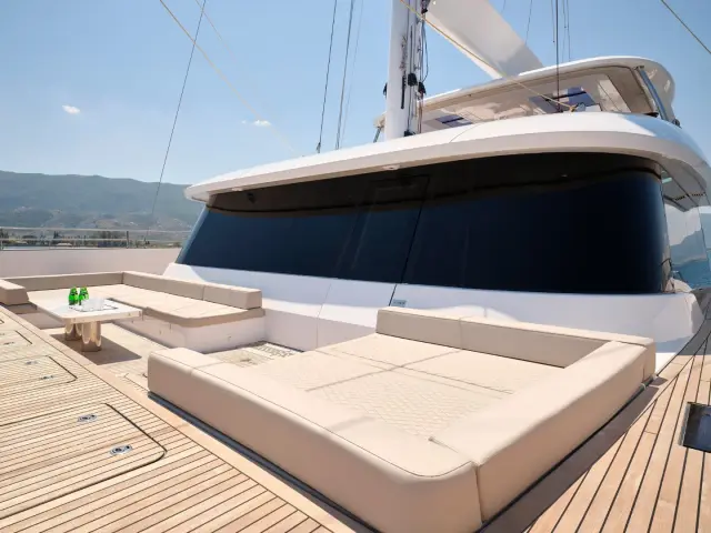 GENNY | Sunreef 80  — 44 / 94