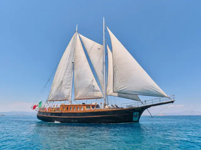 MYRA | Scooner 90 — 6 / 33