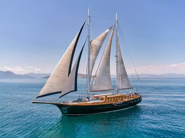 MYRA | Scooner 90 — 1 / 33