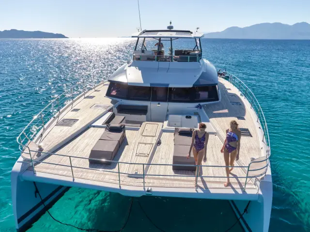 CHRISTAL MIO | Fountaine Pajot 67 — 17 / 59