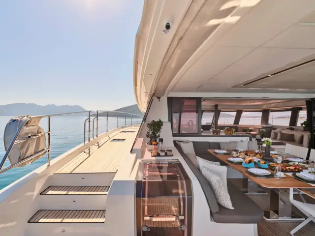 CHRISTAL MIO | Fountaine Pajot 67 — 32 / 59