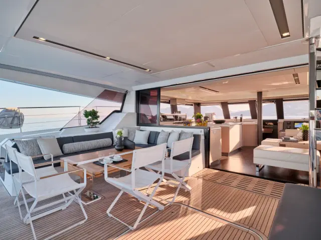CHRISTAL MIO | Fountaine Pajot 67 — 48 / 59