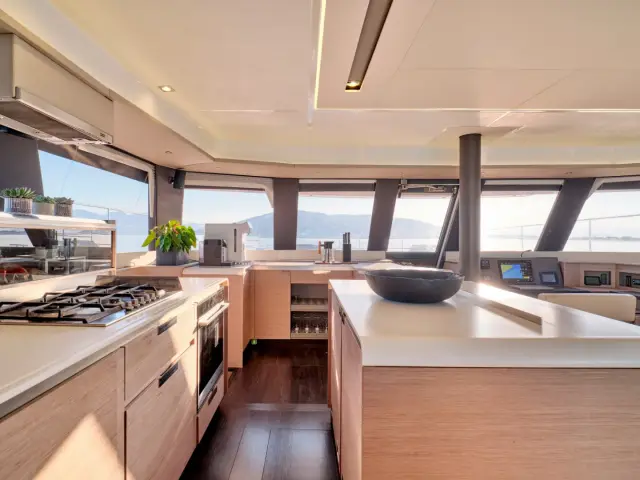 CHRISTAL MIO | Fountaine Pajot 67 — 52 / 59