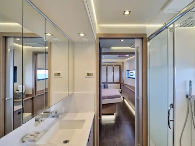 CHRISTAL MIO | Fountaine Pajot 67 — 54 / 59