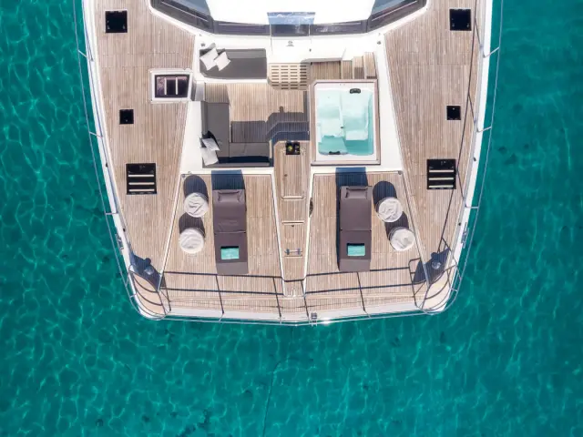 CHRISTAL MIO | Fountaine Pajot 67 — 13 / 59