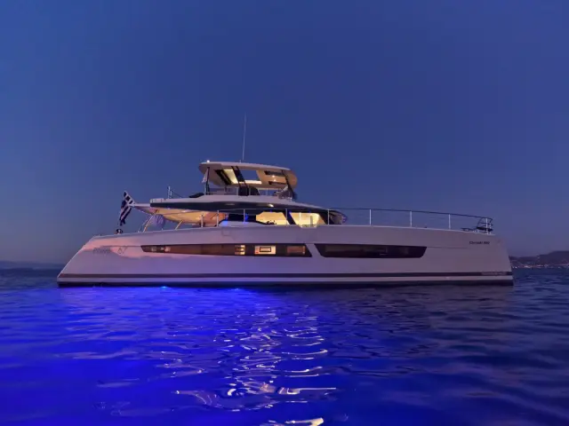 CHRISTAL MIO | Fountaine Pajot 67 — 22 / 59