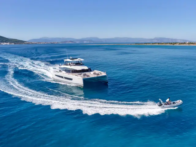CHRISTAL MIO | Fountaine Pajot 67 — 7 / 59