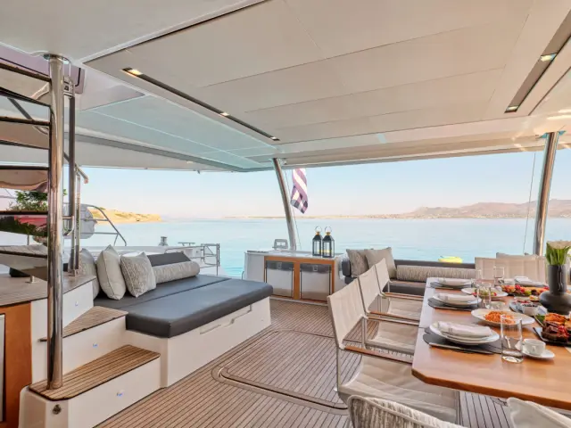 CHRISTAL MIO | Fountaine Pajot 67 — 31 / 59