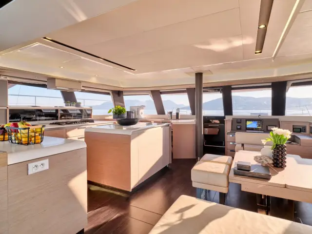 CHRISTAL MIO | Fountaine Pajot 67 — 49 / 59