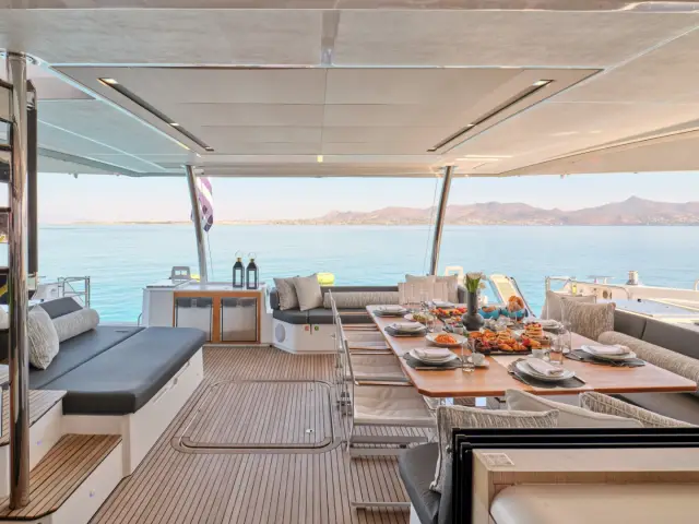 CHRISTAL MIO | Fountaine Pajot 67 — 30 / 59