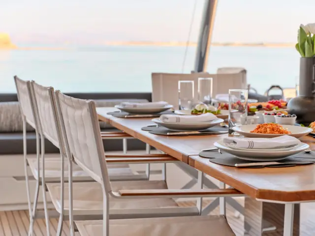 CHRISTAL MIO | Fountaine Pajot 67 — 33 / 59