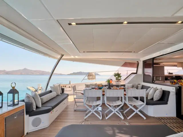CHRISTAL MIO | Fountaine Pajot 67 — 29 / 59