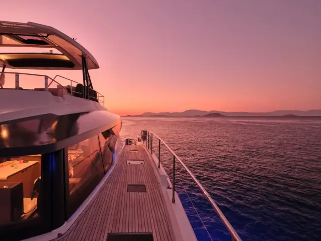 CHRISTAL MIO | Fountaine Pajot 67 — 27 / 59
