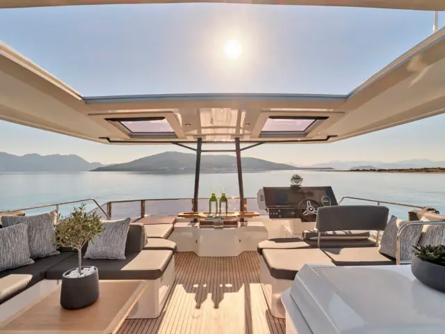 CHRISTAL MIO | Fountaine Pajot 67 — 42 / 59