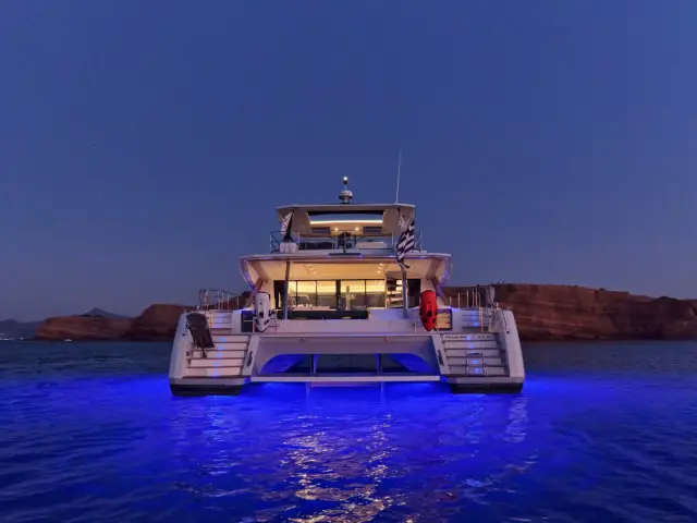 CHRISTAL MIO | Fountaine Pajot 67 — 23 / 59