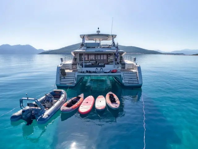 CHRISTAL MIO | Fountaine Pajot 67 — 11 / 59