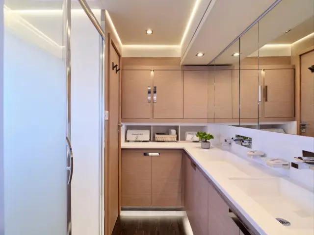 CHRISTAL MIO | Fountaine Pajot 67 — 53 / 59