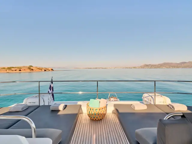 CHRISTAL MIO | Fountaine Pajot 67 — 45 / 59
