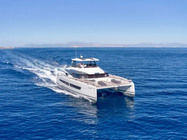 CHRISTAL MIO | Fountaine Pajot 67 — 5 / 59