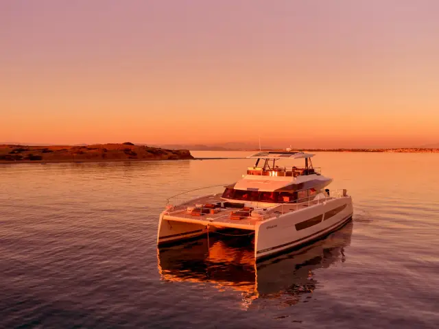 CHRISTAL MIO | Fountaine Pajot 67 — 21 / 59