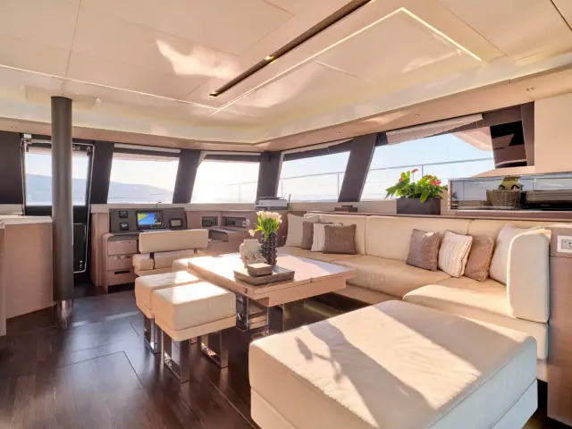 CHRISTAL MIO | Fountaine Pajot 67 — 50 / 59