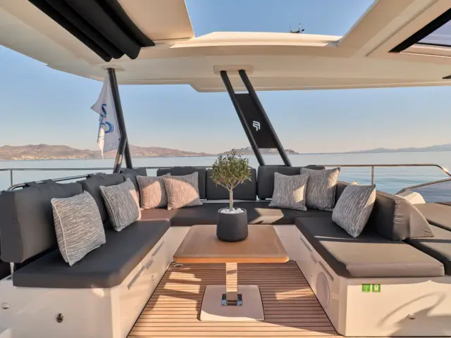 CHRISTAL MIO | Fountaine Pajot 67 — 44 / 59