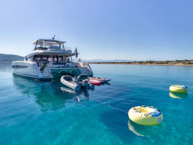 CHRISTAL MIO | Fountaine Pajot 67 — 10 / 59