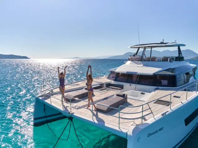 CHRISTAL MIO | Fountaine Pajot 67 — 18 / 59