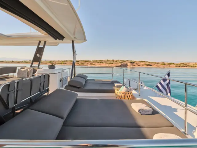 CHRISTAL MIO | Fountaine Pajot 67 — 46 / 59