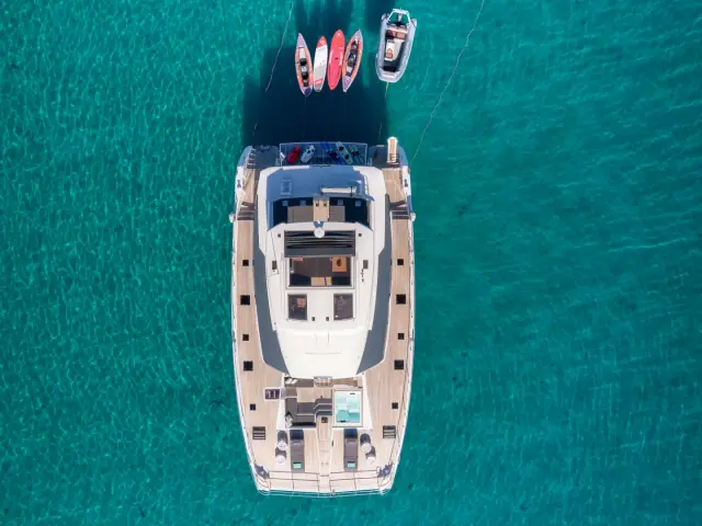 CHRISTAL MIO | Fountaine Pajot 67 — 14 / 59