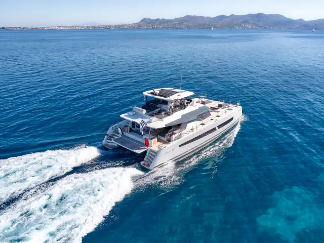 CHRISTAL MIO | Fountaine Pajot 67 — 4 / 59