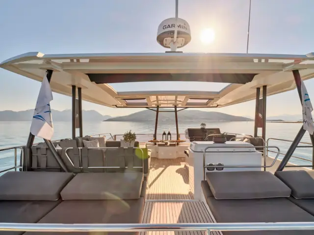 CHRISTAL MIO | Fountaine Pajot 67 — 47 / 59