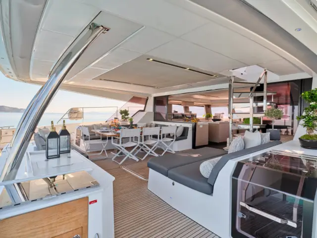 CHRISTAL MIO | Fountaine Pajot 67 — 28 / 59