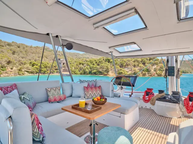KIMATA | Fountaine Pajot 67 — 32 / 59