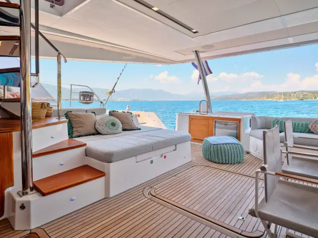 KIMATA | Fountaine Pajot 67 — 18 / 59