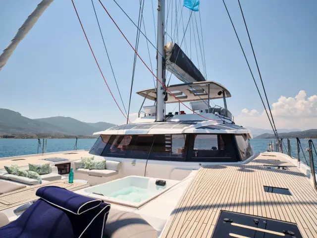 KIMATA | Fountaine Pajot 67 — 40 / 59
