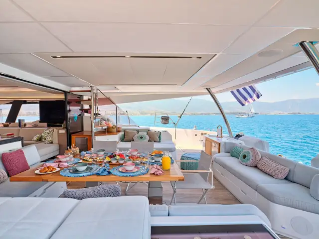KIMATA | Fountaine Pajot 67 — 17 / 59