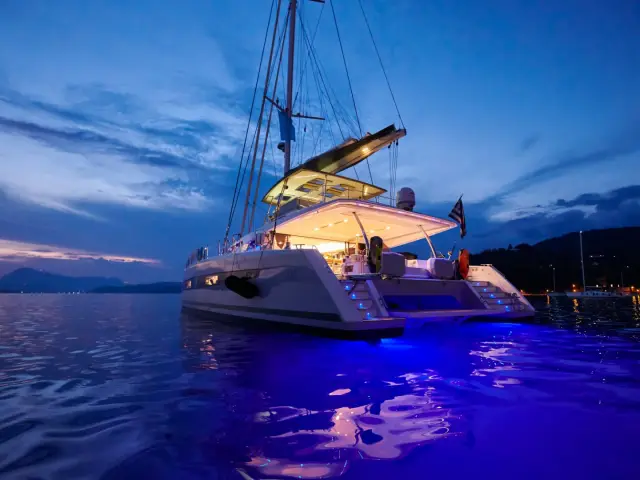 KIMATA | Fountaine Pajot 67 — 15 / 59