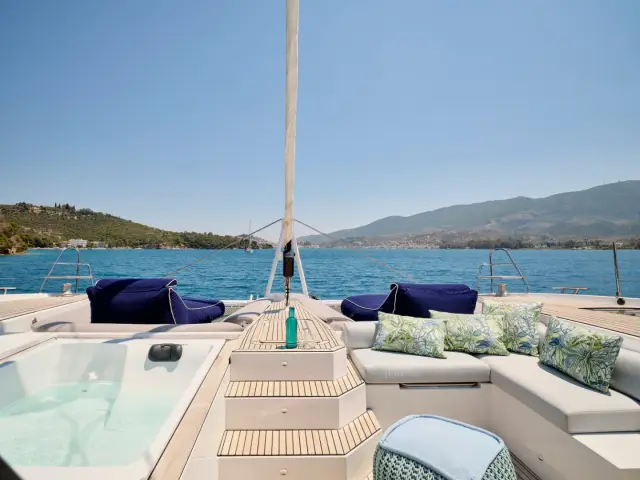 KIMATA | Fountaine Pajot 67 — 37 / 59