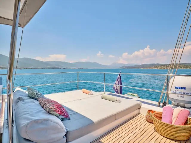 KIMATA | Fountaine Pajot 67 — 33 / 59